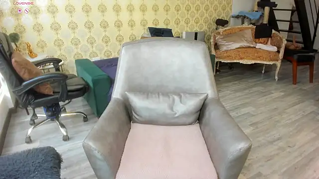 Snapshot of _angelina_class_7 chatting on October 21, 2:51 pm angelina class 7 online show from October 21, 2:51 pm