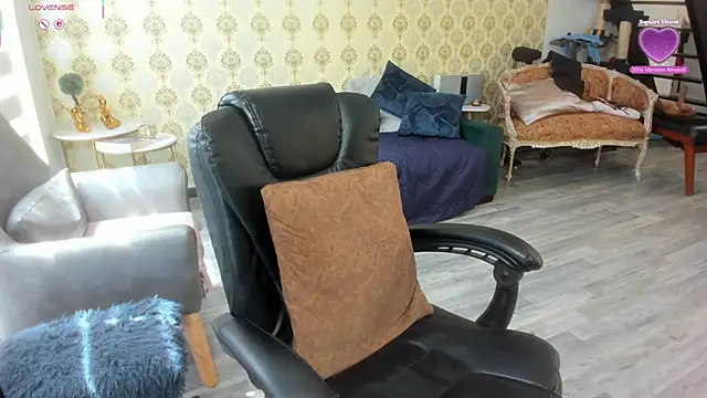 Snapshot of _angelina_class_7 chatting on October 24, 3:30 pm angelina class 7 online show from October 24, 3:30 pm