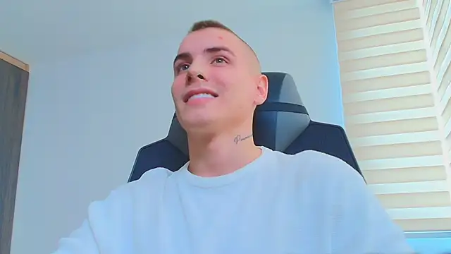 JordanThompson  online show from October 1, 7:42 pm