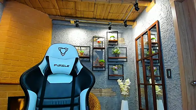 JordanThompson  online show from October 24, 11:17 am