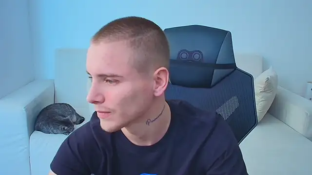 JordanThompson  online show from November 7, 7:58 pm