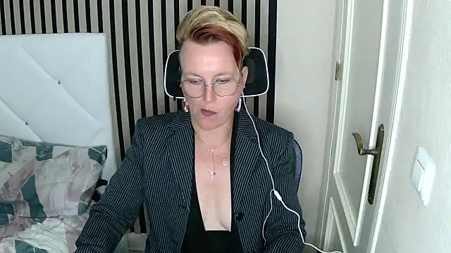 Snapshot of xxNoeliaxx chatting on March 15, 11:08 am xxNoeliaxx online show from March 15, 11:08 am