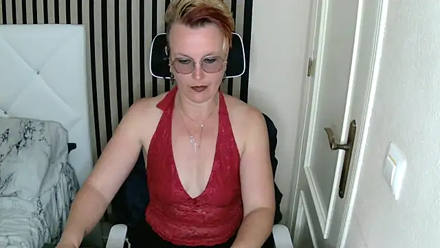 Snapshot of xxNoeliaxx chatting on March 23, 7:42 am xxNoeliaxx online show from March 23, 7:42 am