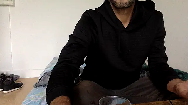 Snapshot of molozeb chatting on October 8, 8:34 am molozeb online show from October 8, 8:34 am