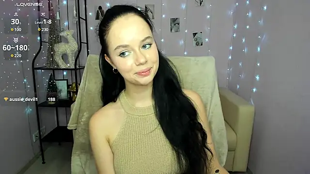 Snapshot of Lori__Hell chatting on December 16, 12:27 pm Lori Hell online show from December 16, 12:27 pm