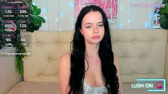 Snapshot of Lori__Hell chatting on February 19, 5:38 am Lori Hell online show from February 19, 5:38 am