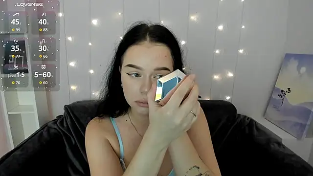 Snapshot of Lori__Hell chatting on November 3, 2:24 am Lori Hell online show from November 3, 2:24 am