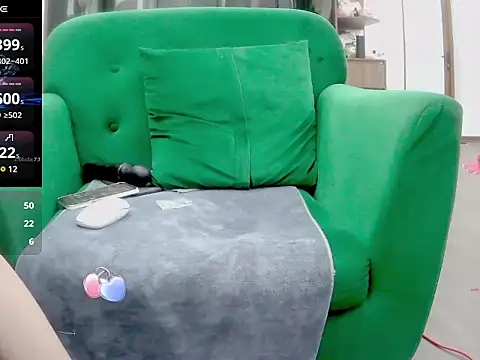 Snapshot of nina9384 chatting on February 12, 10:37 pm nina9384 online show from February 12, 10:37 pm