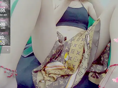 Snapshot of nina9384 chatting on September 19, 9:54 am nina9384 online show from September 19, 9:54 am