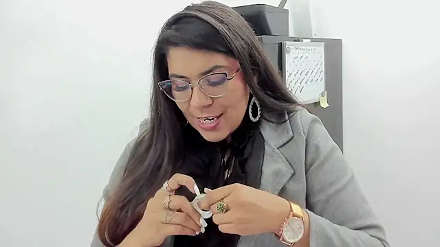 Luna Dumont online show from September 15, 11:10 am