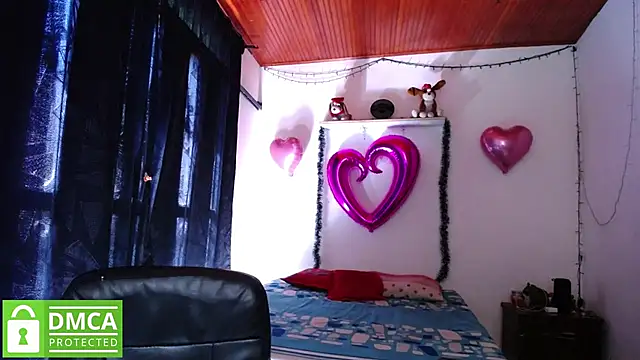 Snapshot of Mr_MrsCurie chatting on December 11, 2:44 pm Mr MrsCurie online show from December 11, 2:44 pm