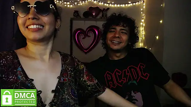 Snapshot of Mr_MrsCurie chatting on December 27, 11:31 pm Mr MrsCurie online show from December 27, 11:31 pm