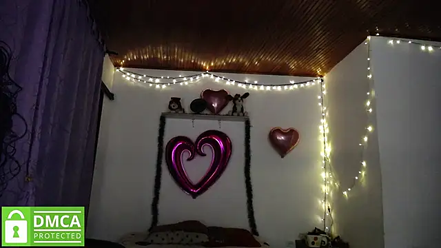 Snapshot of Mr_MrsCurie chatting on December 28, 11:37 pm Mr MrsCurie online show from December 28, 11:37 pm