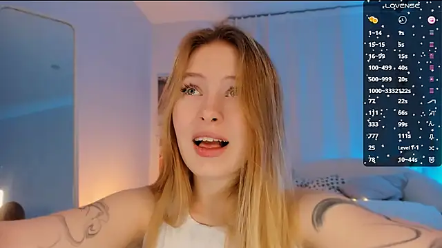 Snapshot of Veronica_Blush chatting on January 15, 6:43 am Veronica Blush online show from January 15, 6:43 am