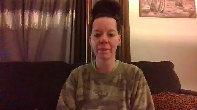 Snapshot of SidneyRaee chatting on December 4, 1:36 am SidneyRaee online show from December 4, 1:36 am