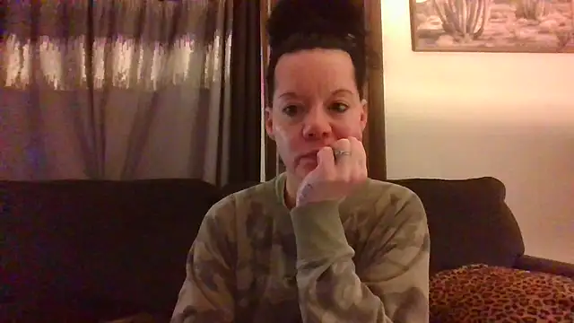 Snapshot of SidneyRaee chatting on December 4, 4:38 pm SidneyRaee online show from December 4, 4:38 pm