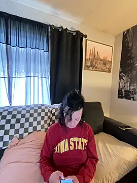 Snapshot of SidneyRaee chatting on December 9, 8:01 pm SidneyRaee online show from December 9, 8:01 pm