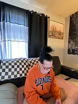 Snapshot of SidneyRaee chatting on December 17, 6:53 pm SidneyRaee online show from December 17, 6:53 pm