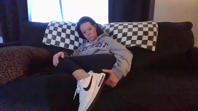 Snapshot of SidneyRaee chatting on December 18, 8:03 pm SidneyRaee online show from December 18, 8:03 pm