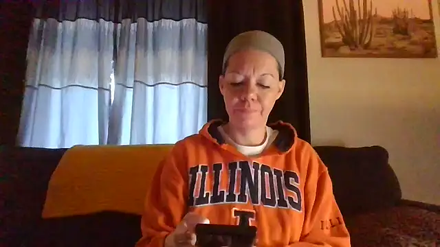 Snapshot of SidneyRaee chatting on December 27, 7:46 pm SidneyRaee online show from December 27, 7:46 pm