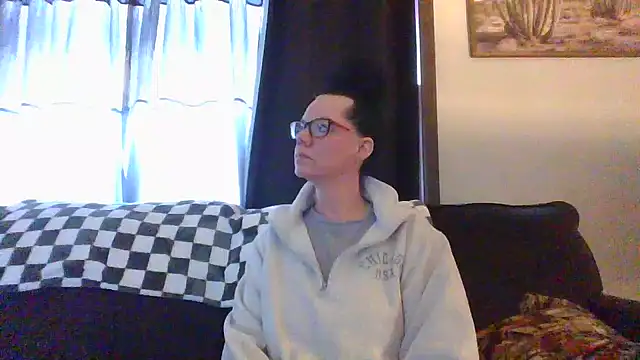 Snapshot of SidneyRaee chatting on January 2, 5:39 pm SidneyRaee online show from January 2, 5:39 pm