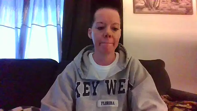 Snapshot of SidneyRaee chatting on January 4, 9:52 pm SidneyRaee online show from January 4, 9:52 pm