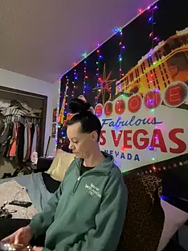 Snapshot of SidneyRaee chatting on January 6, 7:45 pm SidneyRaee online show from January 6, 7:45 pm