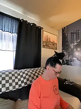 Snapshot of SidneyRaee chatting on January 7, 6:35 pm SidneyRaee online show from January 7, 6:35 pm