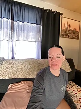 Snapshot of SidneyRaee chatting on January 13, 4:19 pm SidneyRaee online show from January 13, 4:19 pm