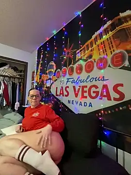 Snapshot of SidneyRaee chatting on January 17, 6:02 pm SidneyRaee online show from January 17, 6:02 pm