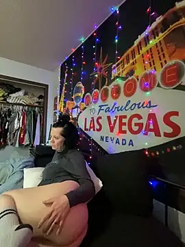 Snapshot of SidneyRaee chatting on January 21, 5:41 pm SidneyRaee online show from January 21, 5:41 pm