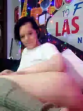 Snapshot of SidneyRaee chatting on February 5, 8:14 pm SidneyRaee online show from February 5, 8:14 pm