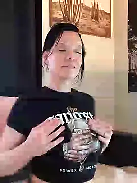 Snapshot of SidneyRaee chatting on February 11, 6:44 pm SidneyRaee online show from February 11, 6:44 pm