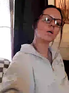 Snapshot of SidneyRaee chatting on March 18, 5:42 pm SidneyRaee online show from March 18, 5:42 pm