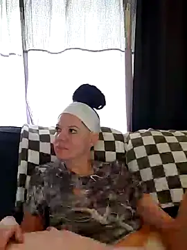 Snapshot of SidneyRaee chatting on March 19, 6:55 pm SidneyRaee online show from March 19, 6:55 pm