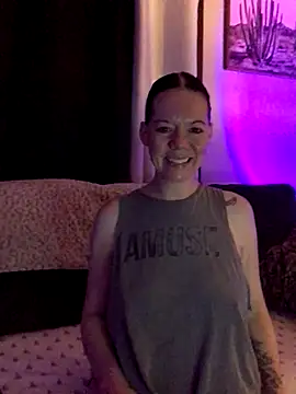 Snapshot of SidneyRaee chatting on September 22, 11:12 am SidneyRaee online show from September 22, 11:12 am