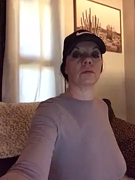 Snapshot of SidneyRaee chatting on October 10, 4:28 pm SidneyRaee online show from October 10, 4:28 pm