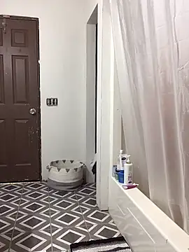 Snapshot of SidneyRaee chatting on October 18, 12:17 pm SidneyRaee online show from October 18, 12:17 pm