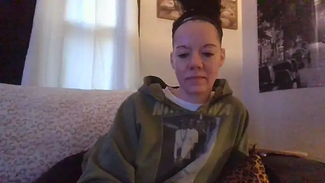 Snapshot of SidneyRaee chatting on November 2, 3:14 pm SidneyRaee online show from November 2, 3:14 pm