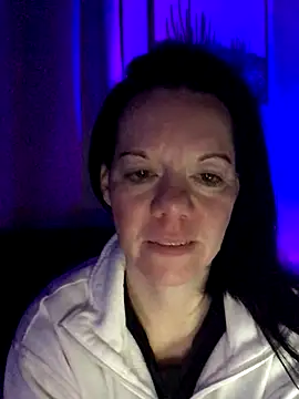 Snapshot of SidneyRaee chatting on November 10, 11:42 am SidneyRaee online show from November 10, 11:42 am