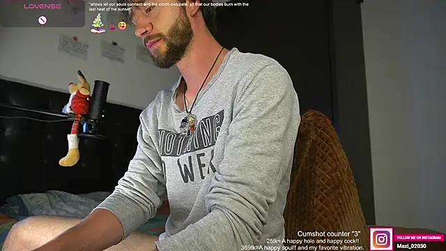 just maxii online show from December 23, 11:17 pm