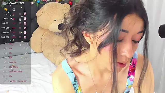 SophiaLiu online show from December 7, 7:10 pm