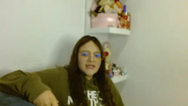 Snapshot of _Sarahh_0 chatting on December 10, 2:16 am Sarahh 0 online show from December 10, 2:16 am