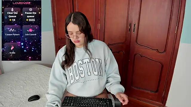 Snapshot of _Sarahh_0 chatting on December 12, 1:39 pm Sarahh 0 online show from December 12, 1:39 pm