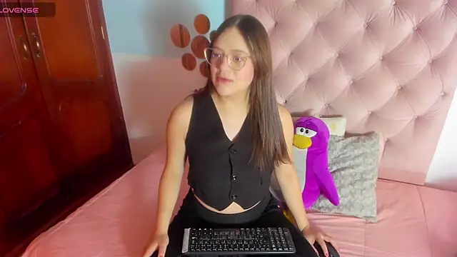 Snapshot of _Sarahh_0 chatting on February 28, 1:58 pm Sarahh 0 online show from February 28, 1:58 pm