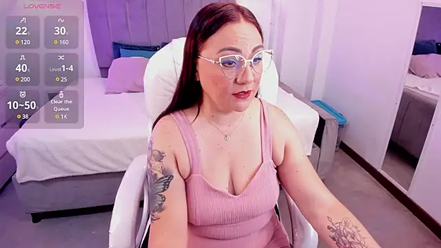 lady nylon  online show from January 28, 11:49 am