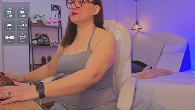 lady nylon  online show from October 16, 11:33 am