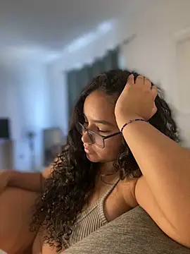 CurlyGirl 1 online show from December 17, 6:09 pm