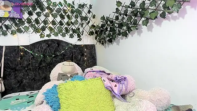 PaulinaSwan online show from October 9, 4:21 am