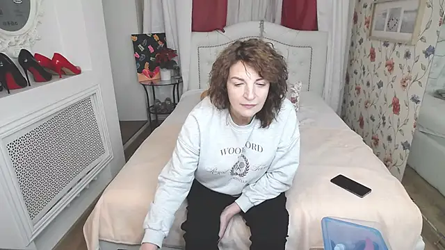 AmiHotGranny online show from November 18, 10:31 am